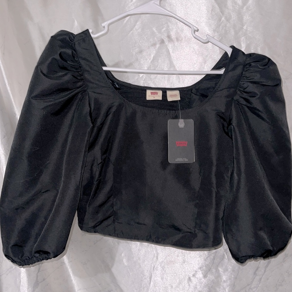 Levi’s crop top, black puffy sleeves Levi’s top. Brand new